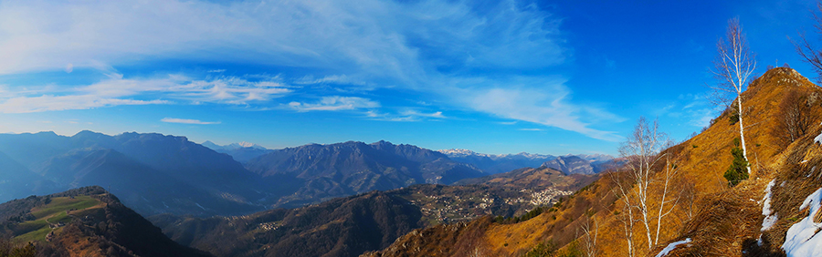 Vista sulla Val Brembana verso S. Giovanni Bianco-Dossena con cima Monte Gioco